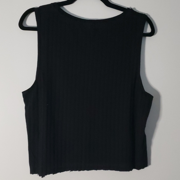 Black crop tank - Picture 3 of 3